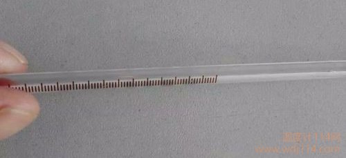 水銀體溫計使用前的甩動(dòng)